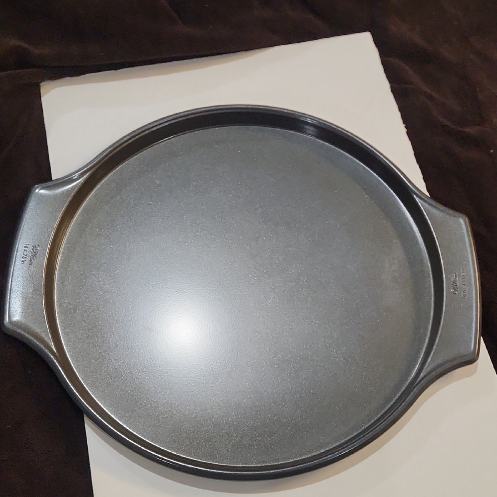 Wilton Silver Pizza Pan with Handles